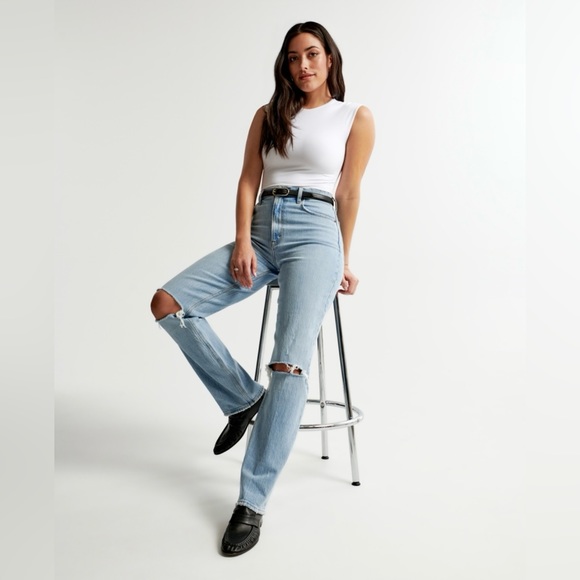 Curve Love Ultra High Rise 90s Straight Leg Jeans - Picture 2 of 9